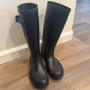 Kamik black rain boots. Size 7.